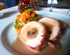 Step <p>Triturar 30 seg / vel 10</p><p>Retirar a una salsera.</p><p>Servir en un plato unos zoodles de calabacín y batata con unos medallones de roti regados con salsa de oporto.</p> illustration