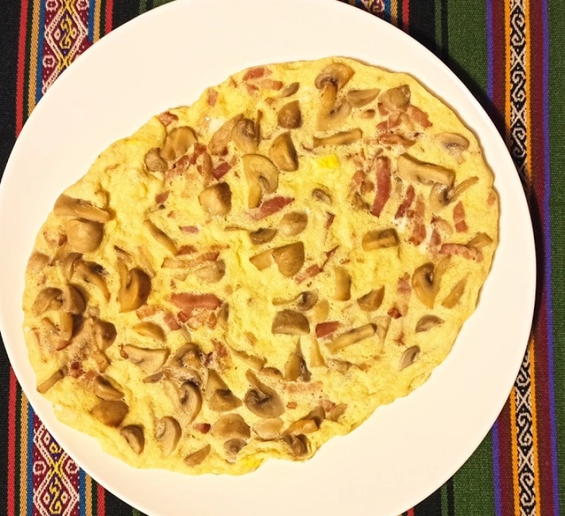 Tortilla de champiñones y beicon al vapor