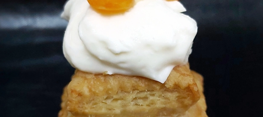 Bocaditos de hojaldre con queso y frutas