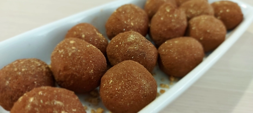 Bombones de chocolate, almendra y avellana