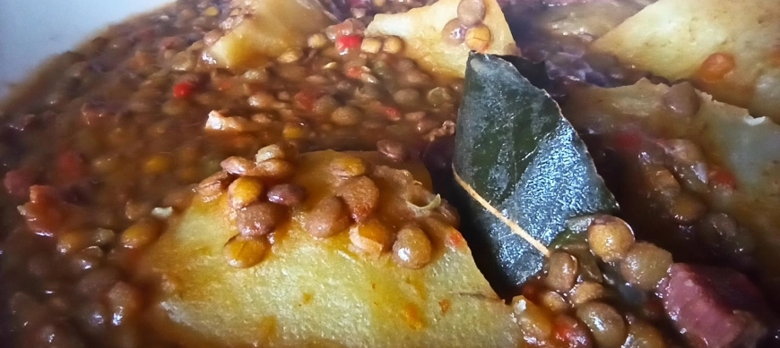 Lentejas con chorizo y jamón para 2