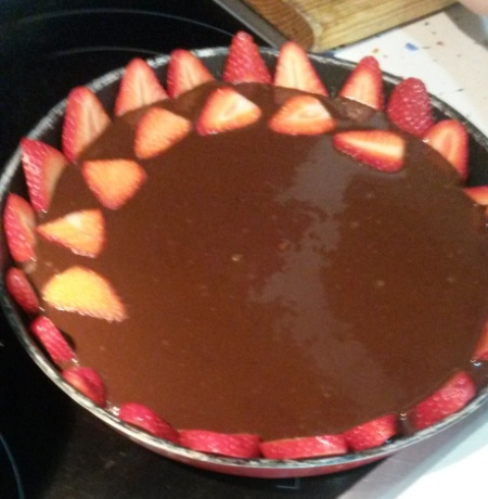 Tarta rapida Oreo,crema chocolate y fresas con Thermomix® 