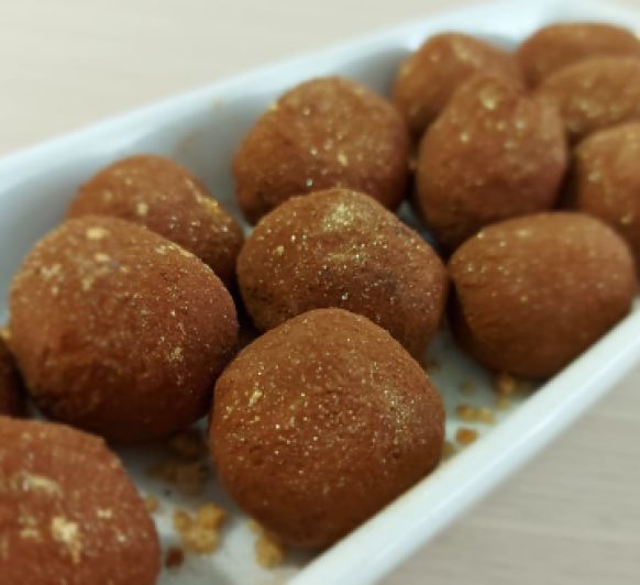 Bombones de chocolate, almendra y avellana