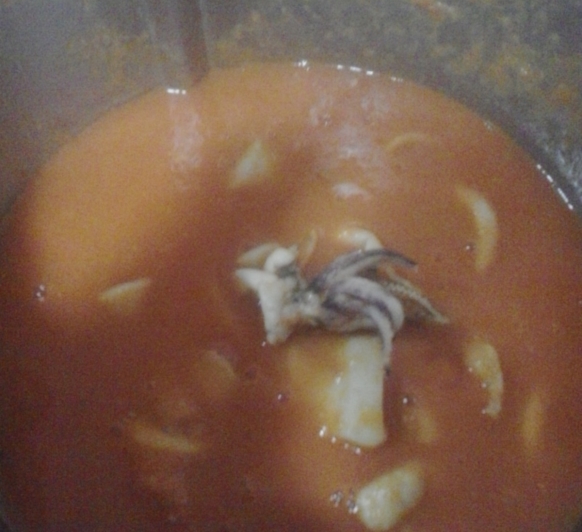 Calamares con salsa de tomate con Thermomix® .