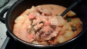 Potaje de garbanzos con bacalao y patatas