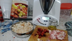 Migas con chorizo y uvas con Thermomix®